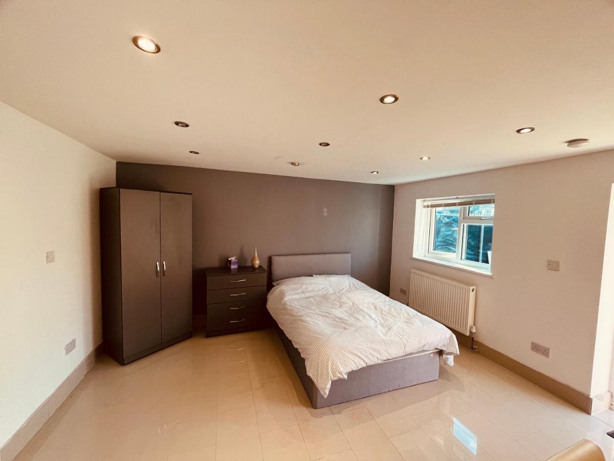 Large Studio Flat B Near Heathrow Hillingdon Dış mekan fotoğraf